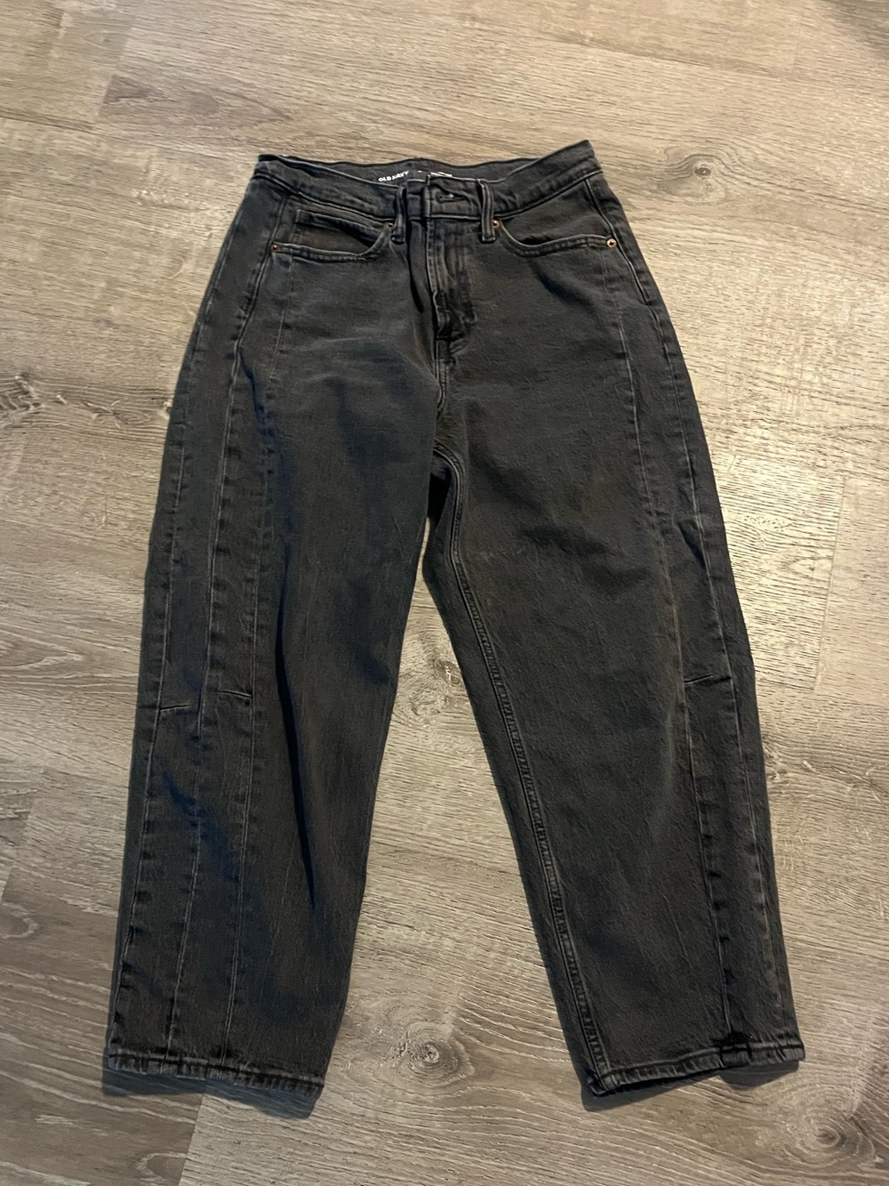 Old Navy Black High-Rise Barrel Leg Jeans size 6